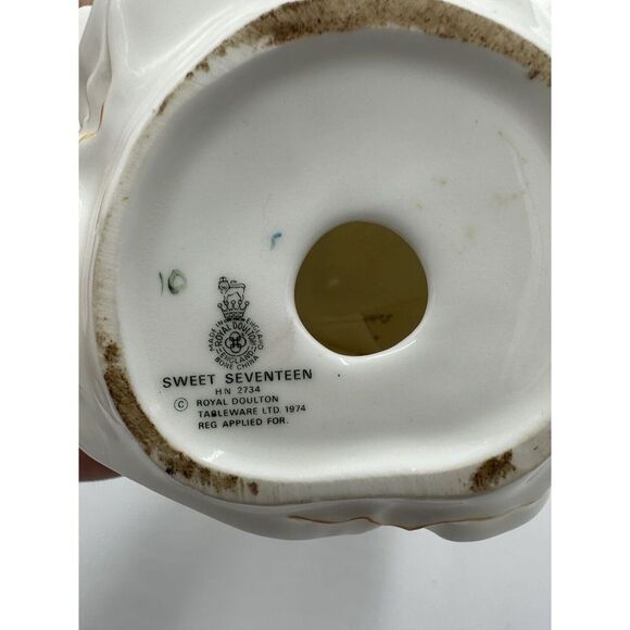 Royal Doulton Sweet Seventeen Figurine Porcelain HN 2734 Vintage England Lady - Picture 12 of 15